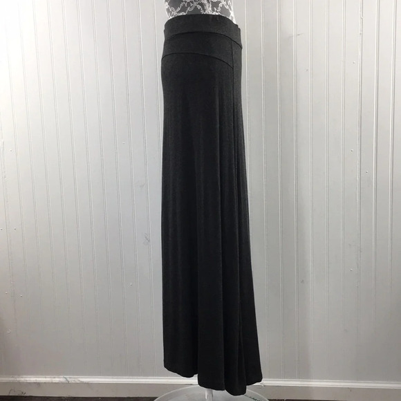 Lou & Grey Black A Line Full Skirt Womens Small Pleated Signature Soft Midi - Picture 2 of 9